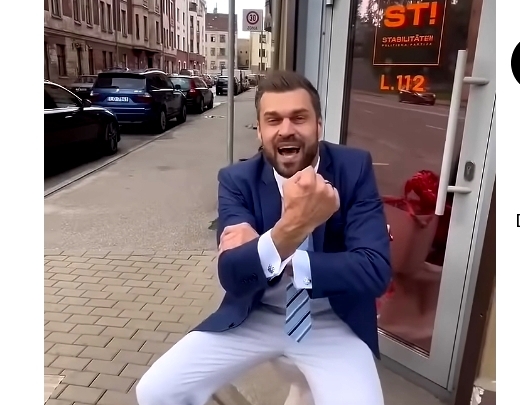 Aivis Ceriņš publiski uzdāvina kakāšanas podu Mēslam rosļikovam un stabilitātes kretīniem